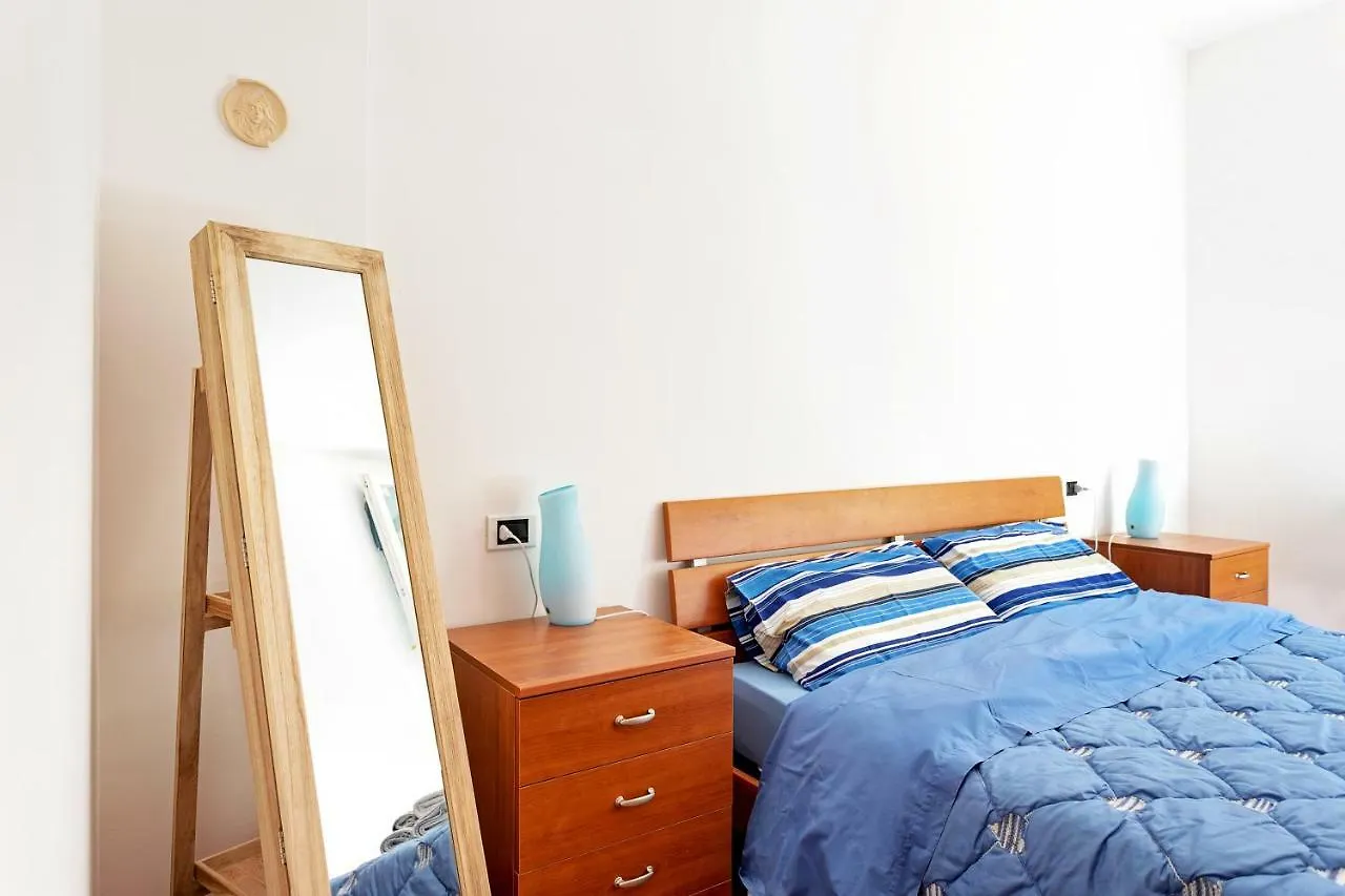 Apartment With Garden & Beach Cremia