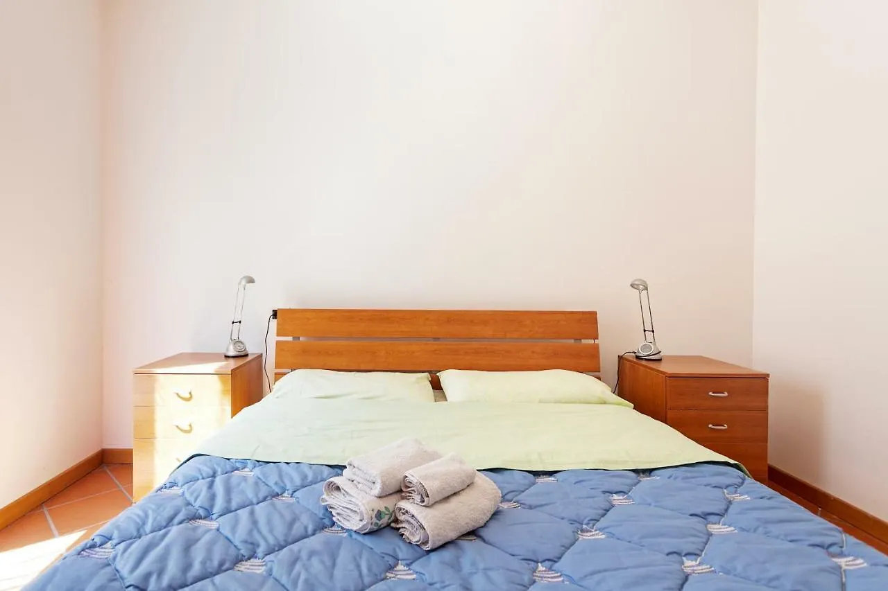 Apartment With Garden & Beach Cremia 0*,