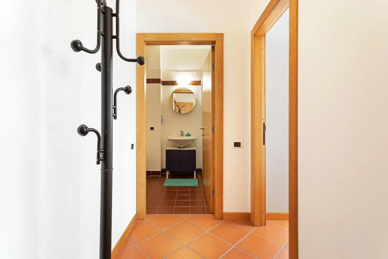 Apartment With Garden & Beach Cremia 0*,  Italy