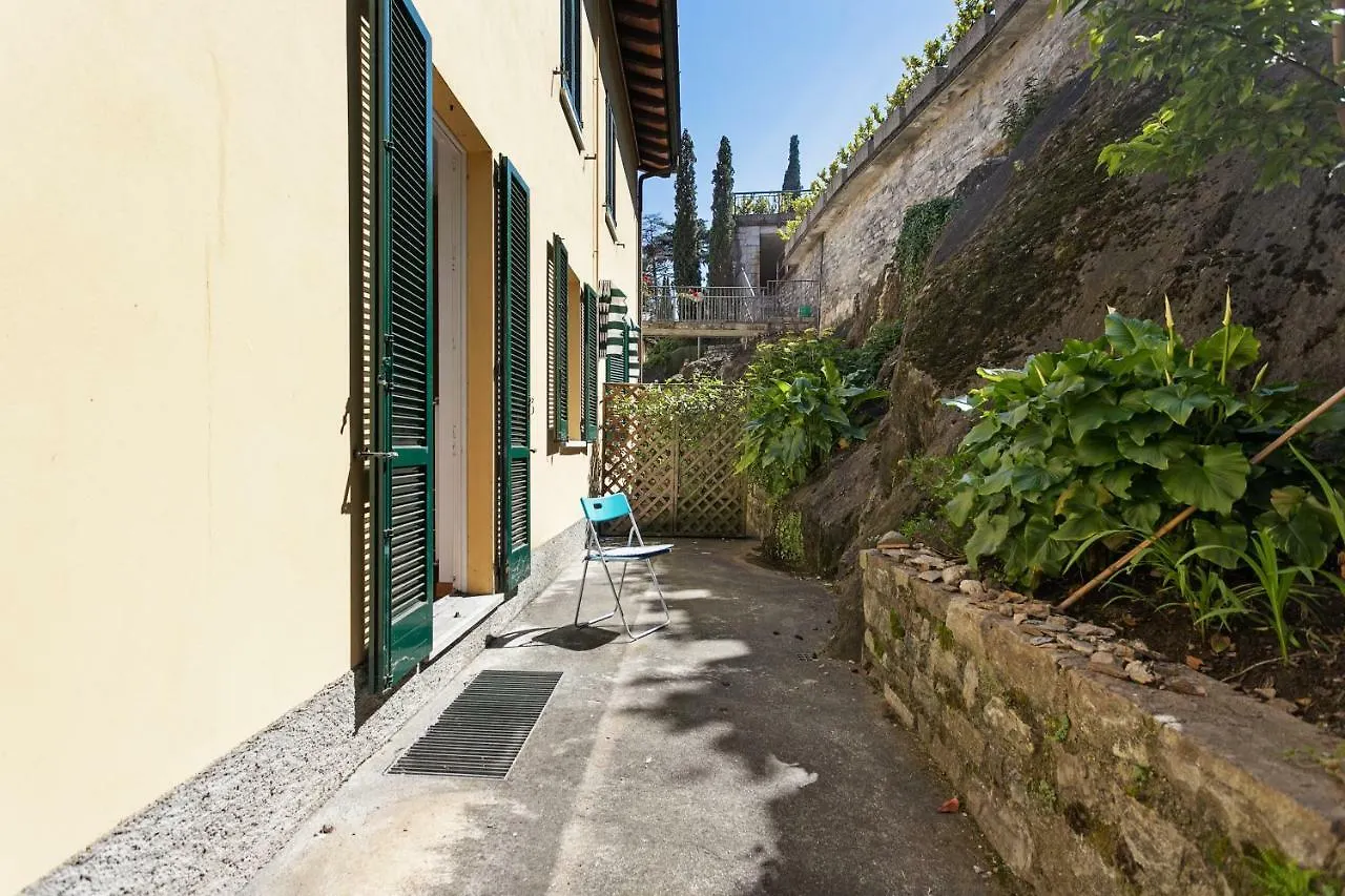 Apartment With Garden & Beach Cremia 0*,  Italy
